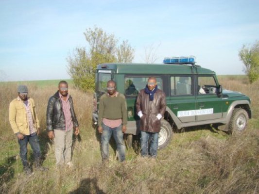 Patru migranţi camerunezi şi doi sirieni, depistaţi de poliţiştii de frontieră constănţeni